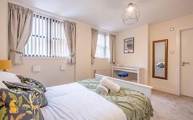 Hidden Gem With Windsor Castle Views & Parking